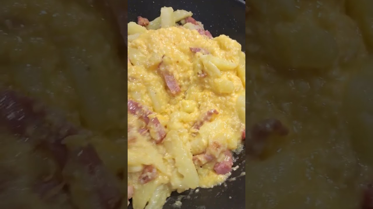 Sotul face cartofi carbonara! 