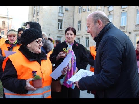 გორის მერმა  მეეზოვე ქალბატონებს 8 მარტი მიულოცა