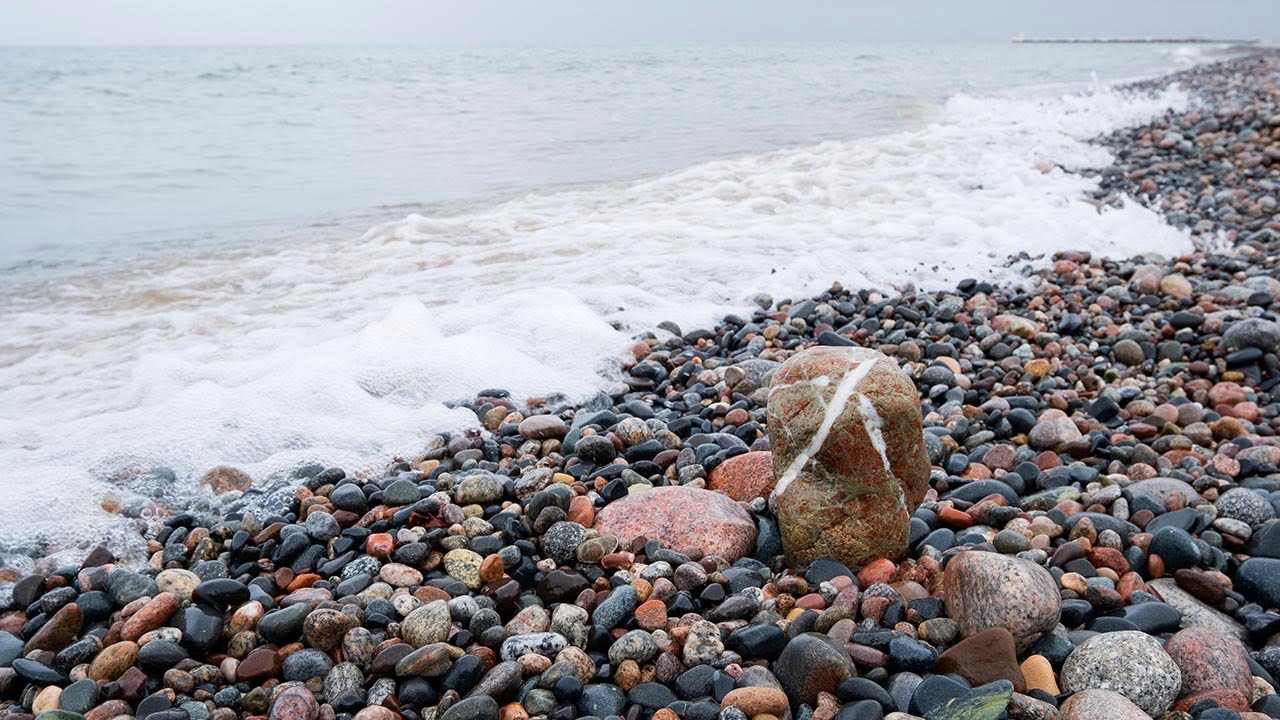 Agate Beach Rock Hunting in Grand Marais Just After the Thaw YouTube