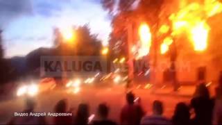 Заброшенный дом сгорел дотла в центре Калуги