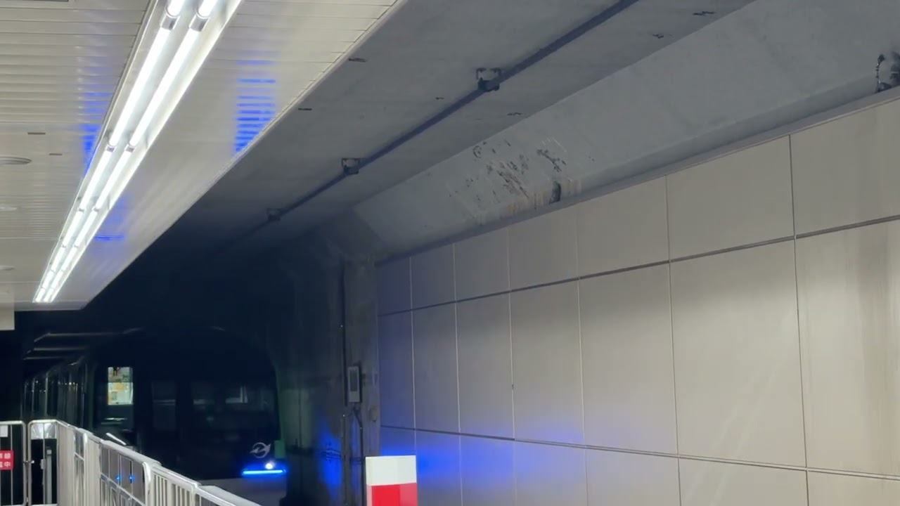 モノレール電車到着