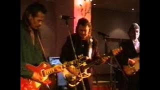 Andy Tielman sings  Mona Lisa.