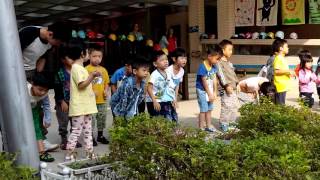 20161108 8號詠詠上台跳園歌
