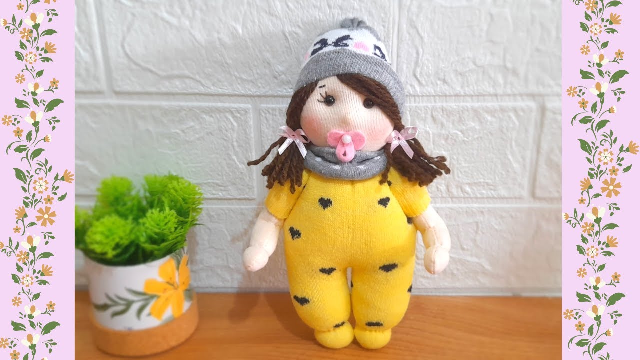 Boneca super fofa feita com meias