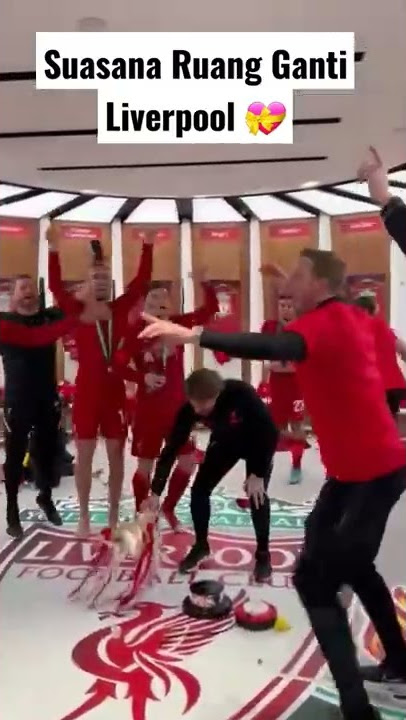 Merayakan Kemenangan Di Ruang Ganti Liverpool
