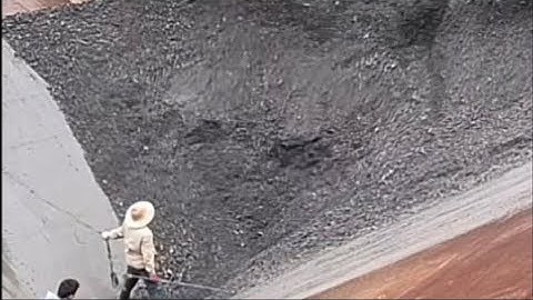 Barges unload 3600 tons of coal.  Smooth flow helps you relax