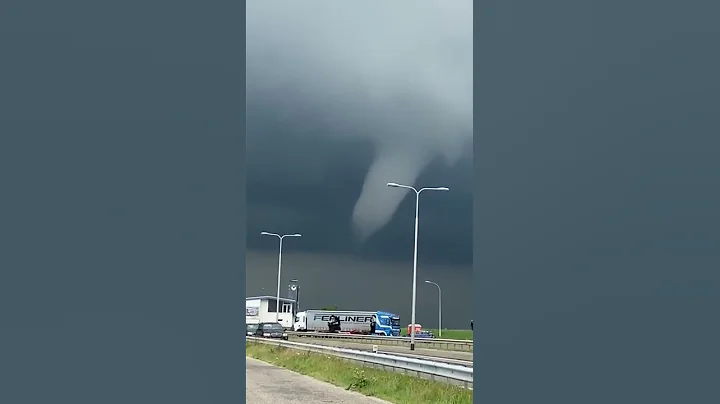 Tornado in Netherlands (Zierikzee) kills one, injures 10 #tornado #zierikzee - DayDayNews