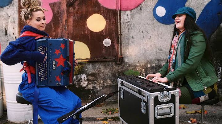 Duo Milla Viljamaa & Johanna Juhola - 'Itis' live at Helsinki soi