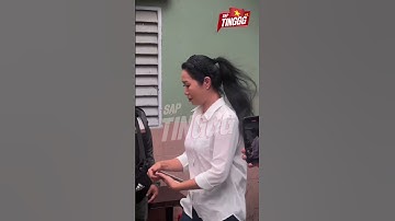 Trịnh Kim Chi thẫn thờ khi đến tiễn đưa cố NSUT Ngọc Trinh (Mùi Ngò Gai) ngàt cuối cùng.