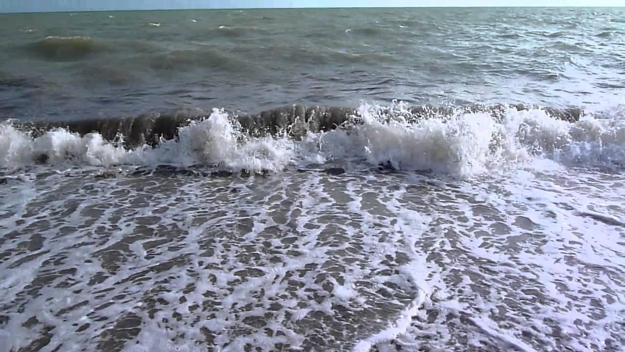 Песня черные волны черного моря. Чёрное море посёлок волна. Волны в Болгарии 19 июня.