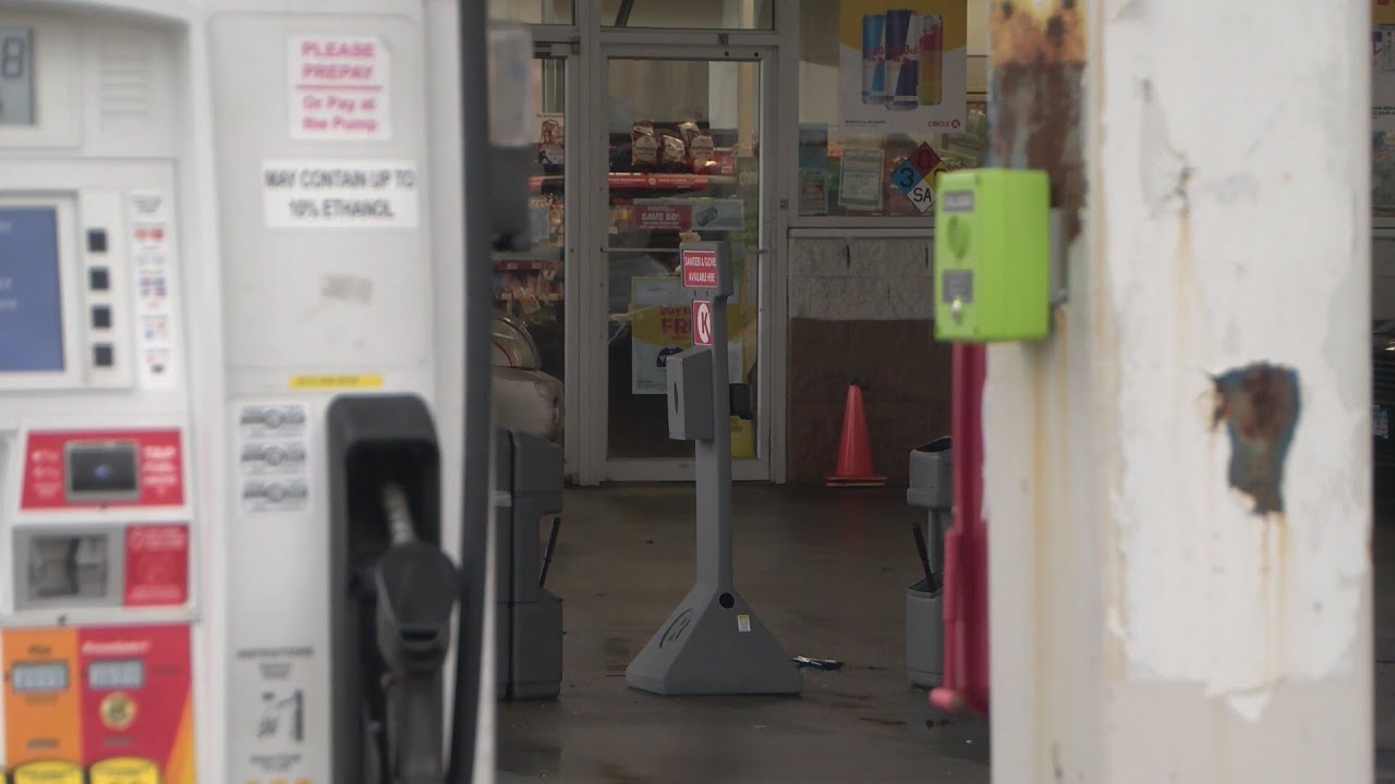 Urbana gas station employee shot in robbery on Christmas Eve - YouTube