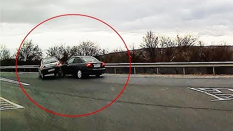 Ketten is belerohantak a kikanyarodó Peugeotba