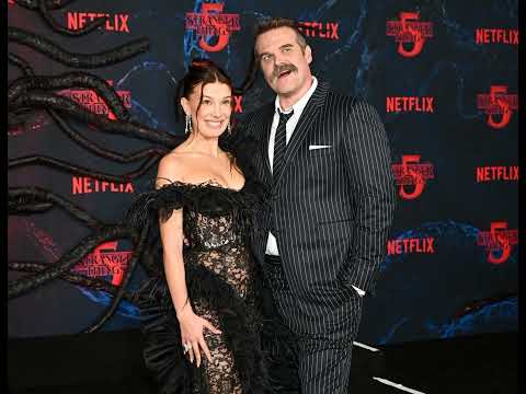 Інсайдери стверджують, що ця деталь була ретельно організована під час прем’єрної зустрічі Міллі Боббі Браун і Девіда Харбора