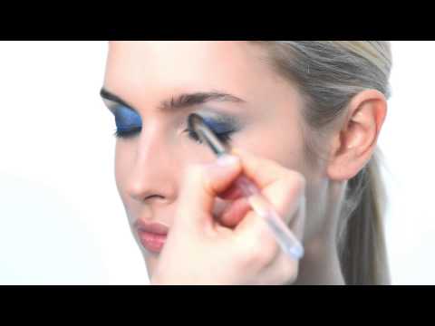Видео: Как сделать макияж глаз Halo