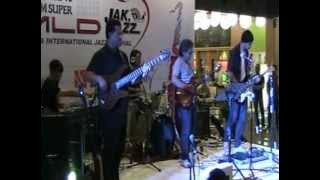 Denny Tr with The 42 Tribute Band, Indonesia : 