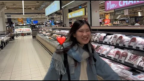 Une Japonaise dans un supermarché en France【Enchantée Erica】