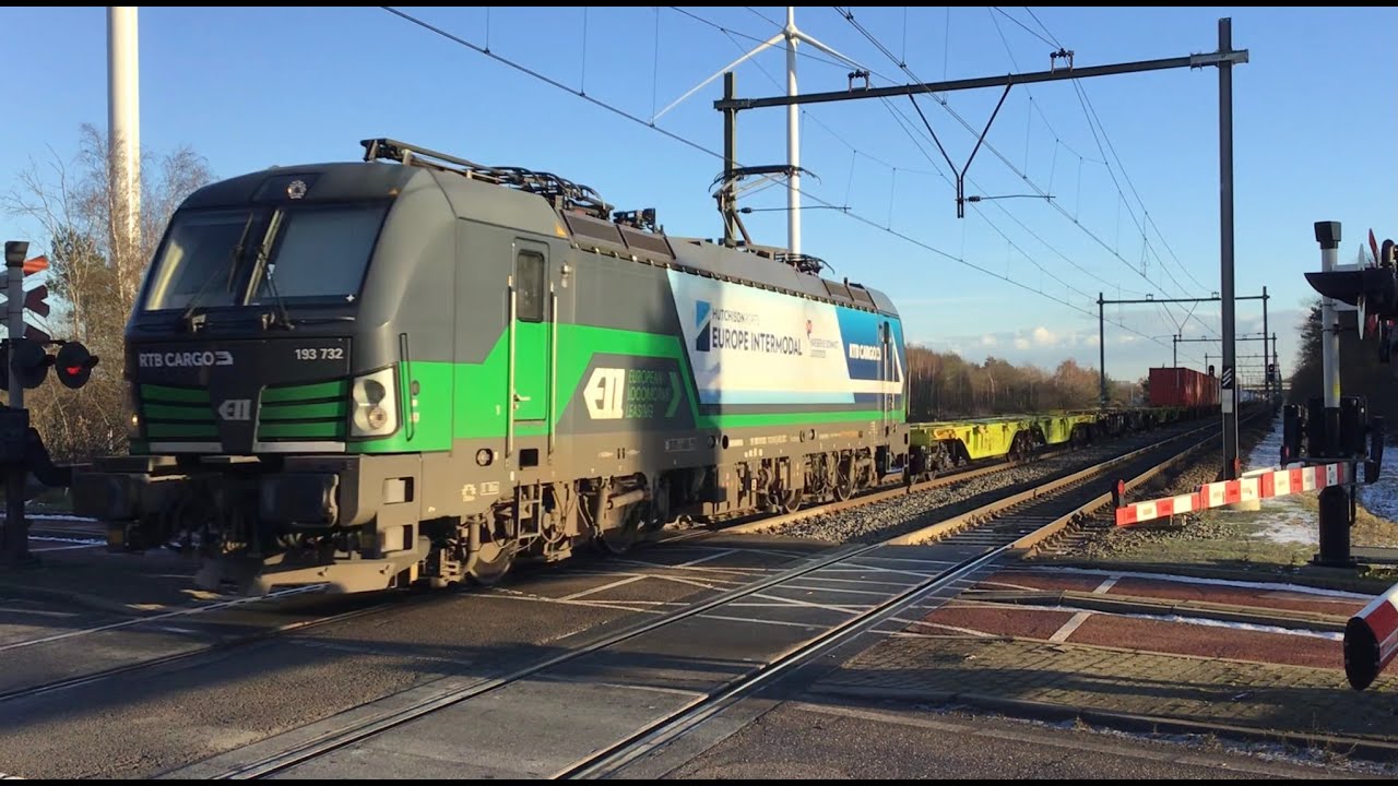 First Catch / Primeur 193 732 RTB Cargo , new outfit, stickers ! With Container Train at Blerick 👍👍🚂