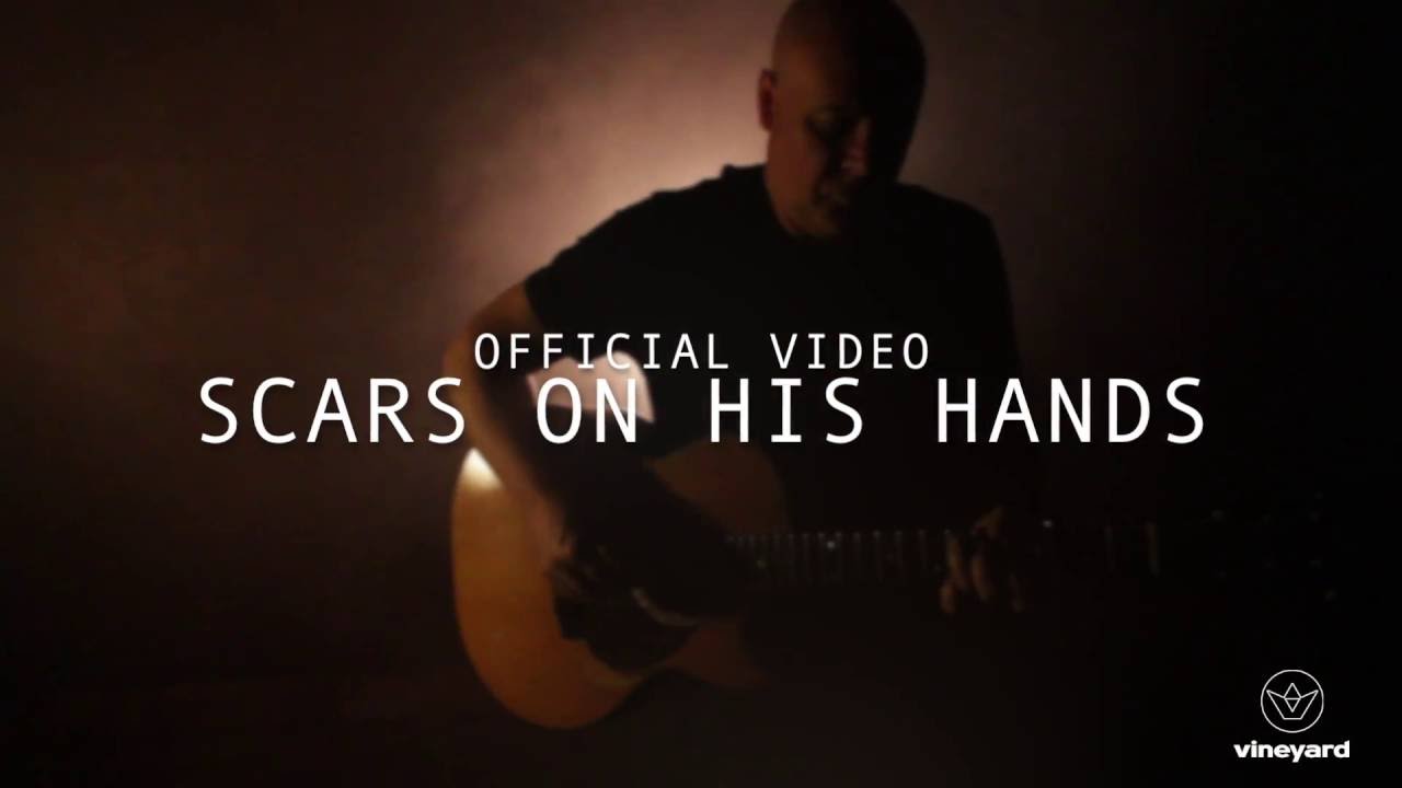 在 YouTube 上观看 Brian Doerksen | Scars On His Hands | Official Video (with lyrics) 在 YouTube 上观看 Brian Doerksen | Scars On His Hands | Official Video (with lyrics)