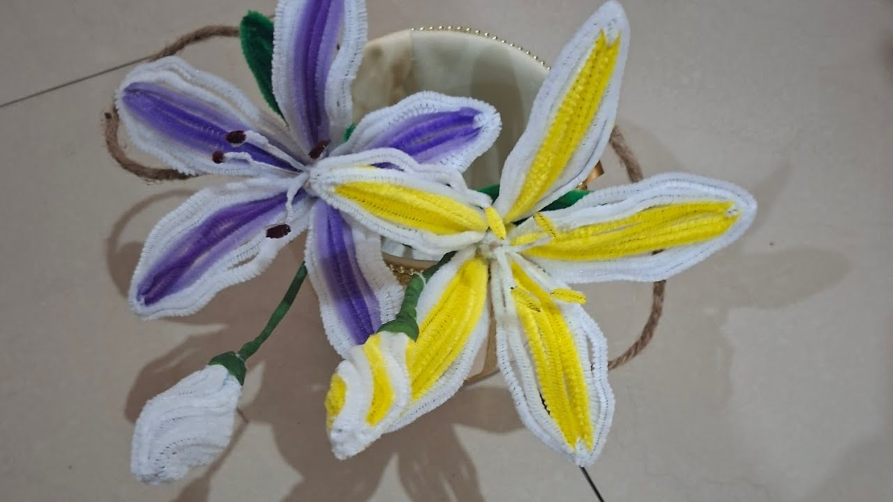 flor hecha con limpiapipas