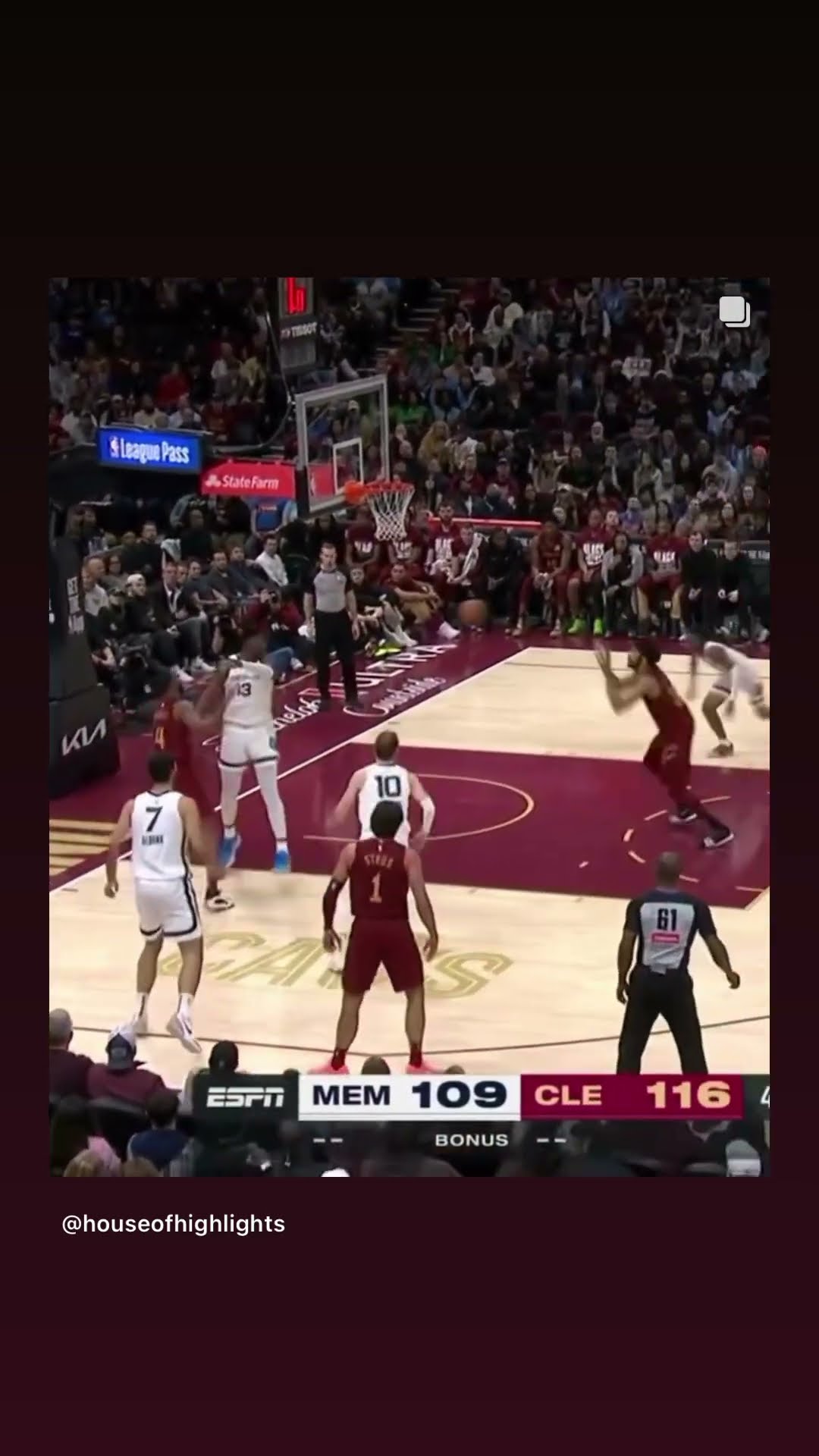 He gave him a hug #hoodnews #jarrettallen #jamorant #hug #nba #poster #dunk #trending #viralvideo