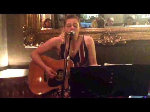 Roxy Searle - Gunning (original) live at The Crown and Anchor, Chiswick (26/5/17)