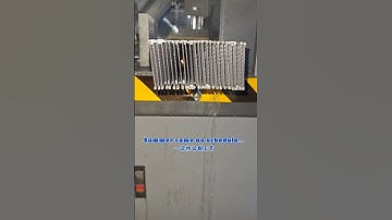 Saigang folding diamond mesh screen door special cutting equipment, efficient and rapid production.