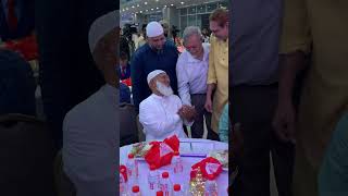 হঠাৎ কারে জড়িয়ে ধরলেন জামায়াত আমির