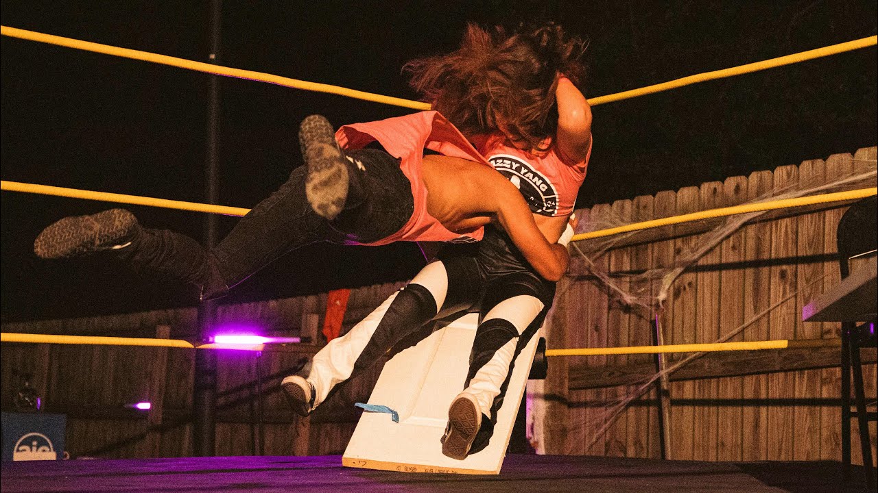 Терри Яки и Джаззи Янг против Равенны Вейн и Шина Кристофера — «Кровь и мёд», 2 сезон.