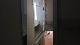 Servise Kızdı, Dolabı Parçaladı