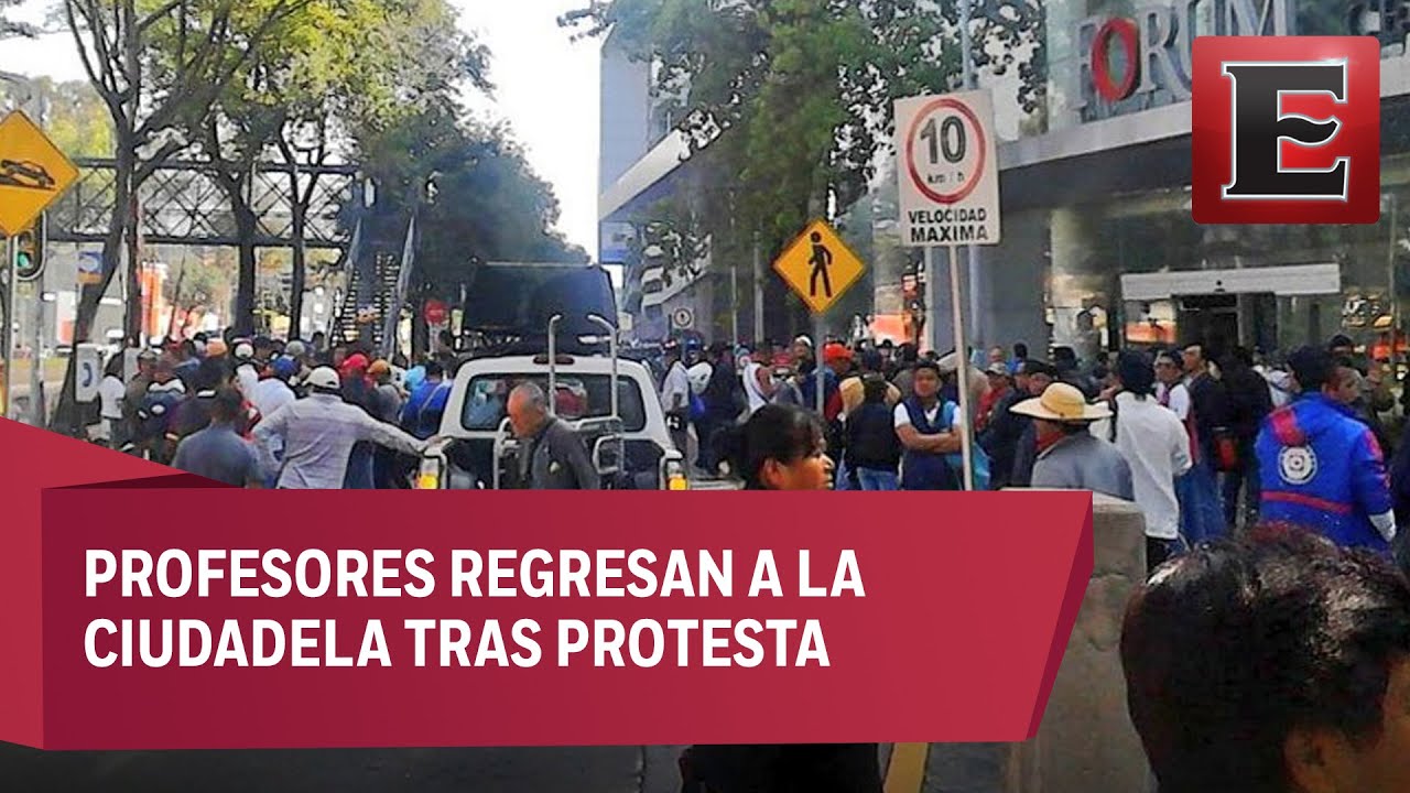 Maestros de la CNTE bloquean accesos al Forum Buenavista - YouTube