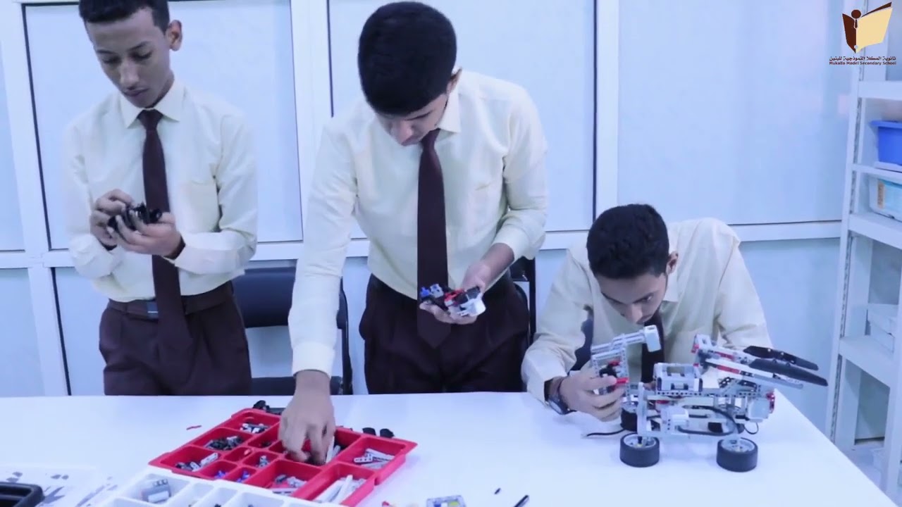 أنشطة جمعية الروبوت والذكاء الاصطناعي بثانوية المكلا النموذجية للبنين