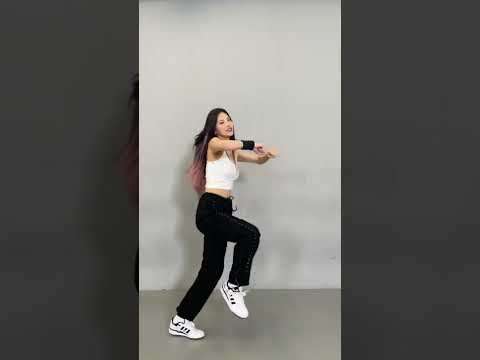 #SneakersChallenge with #YEJI 👑