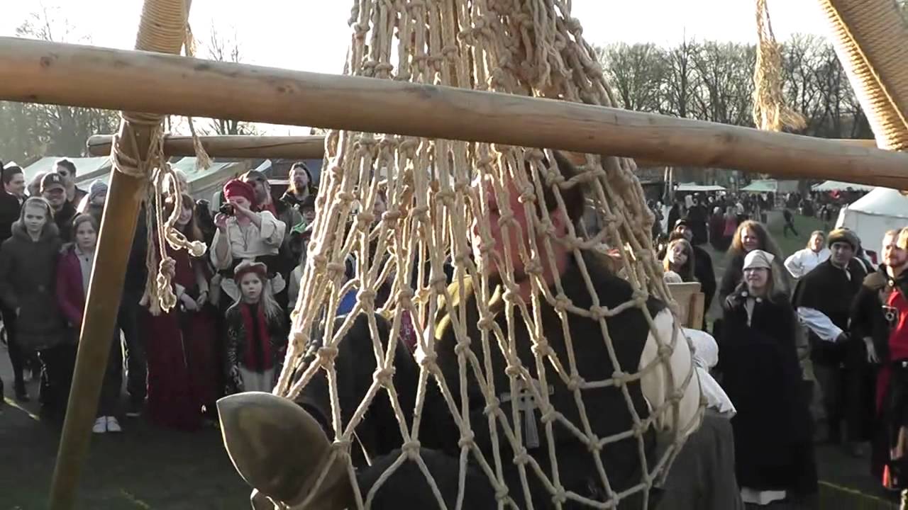 Gefangenenumzug und Verurteilung auf dem Mittelaltermarkt Hohensyburg bei Dortmund 2012