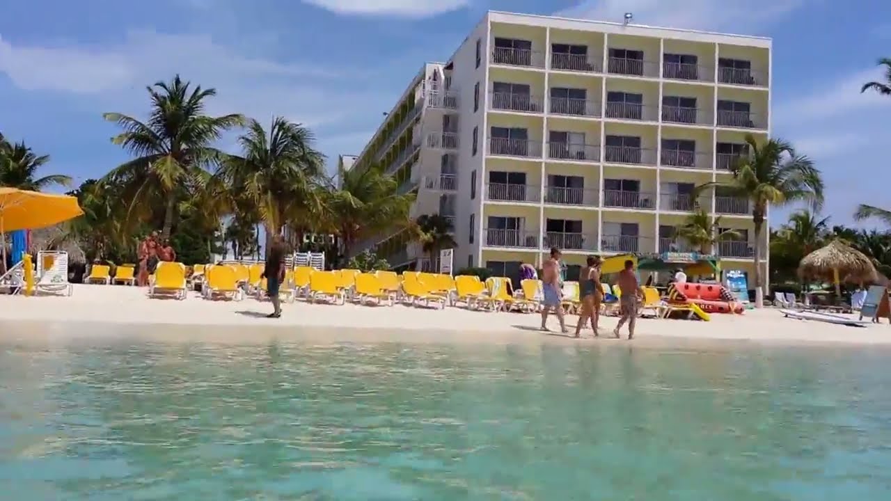 Moomba Beach Aruba 2014 by thepoolsidewriter.com