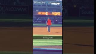 Download Lagu Justin Bour Dancing To Selena Gomez \u0026 Kygo's Song It Ain't Me  4/21/2017 MP3