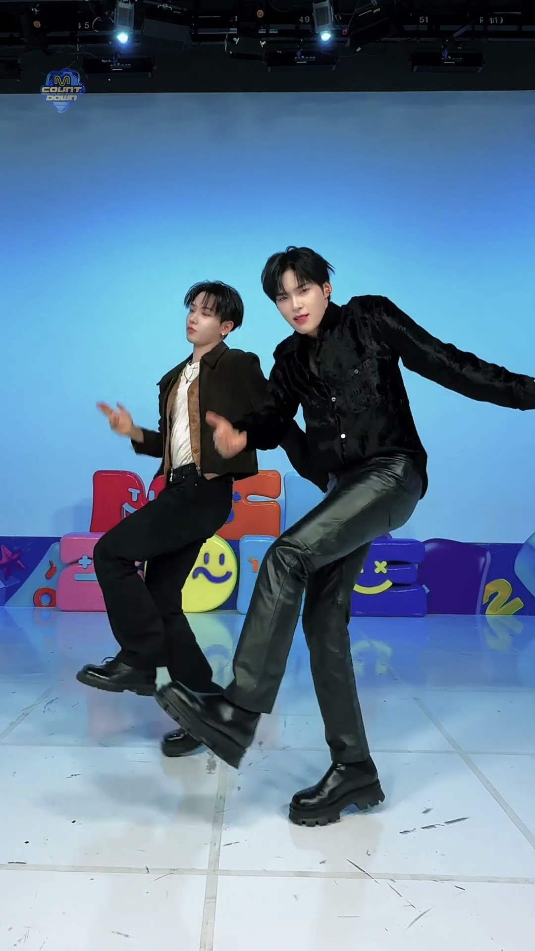 Look at my Meongcat, he's crazy (positive) #MCOUNTDOWN #ZEROBASEONE