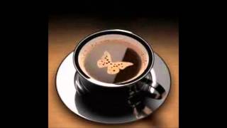 Изнервен Човек Пие Кафе И Бърза За Работа.