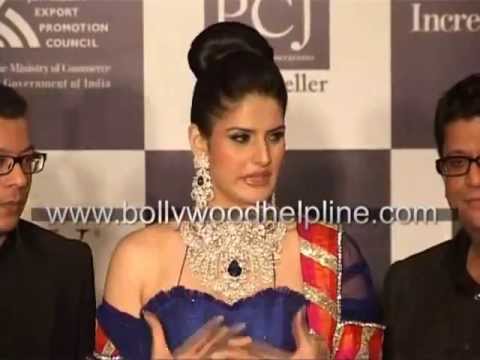 zarine-khan-for-dwarkadas-chandumal-jewellers-at-iijw-2011