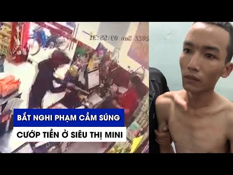 Video Cận cảnh khoảnh khắc bắt nghi phạm cầm súng cướp tiền... - youtube