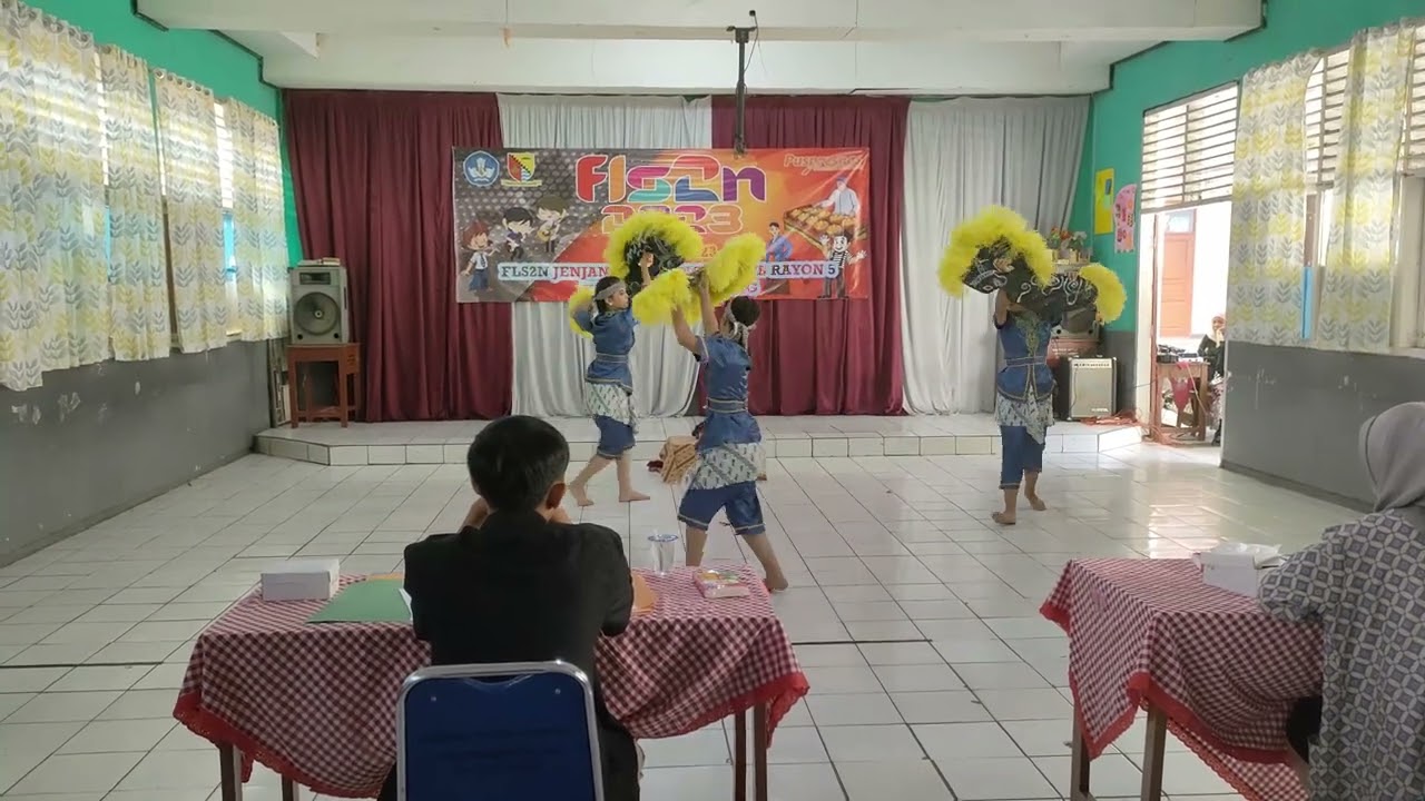 Azkya dan Kawan - kawan NGABENJANG... Audisi FLAS2N kategori Tari Kreasi dari SMPN 1 Cileunyi...