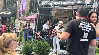Isabela performs Oye Cómo  Va at Musikfest  with Artisan Trio