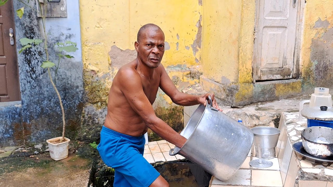 NAL LAVANDO OS PRATOS NA FONTE E ELOI CHEGOU PRA ATRAPALHAR