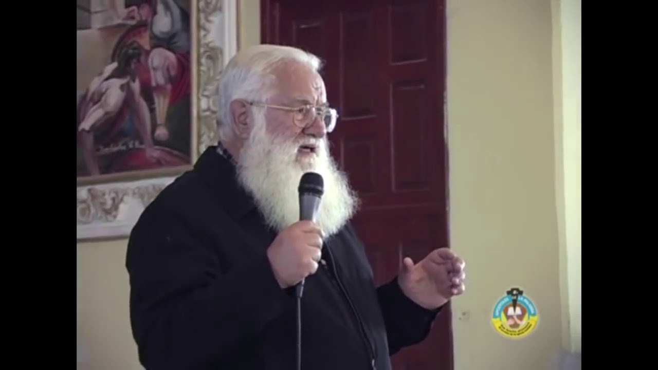 Sacerdote católico en dialogo con testigos de Jehova