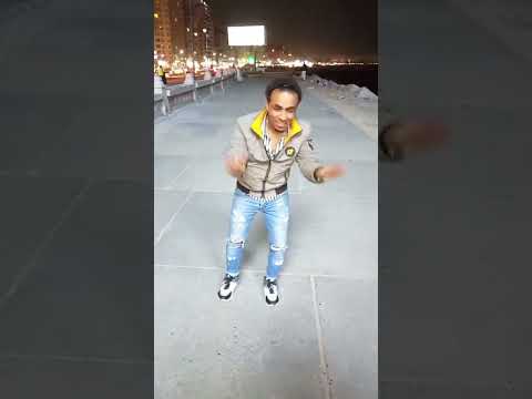 في المنشية علي البحر قولت اتمشي شوية
