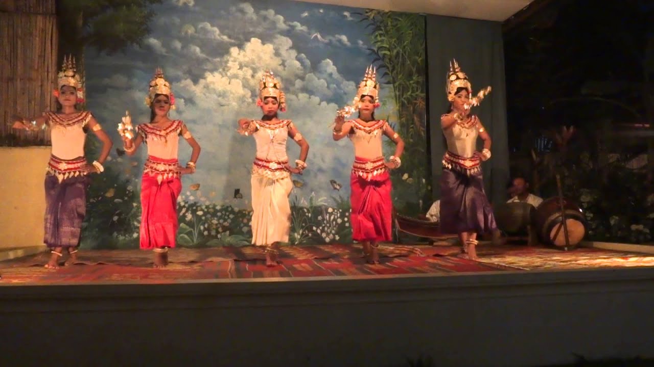 Apsara dance at Butterflies Garden Restaurant Siem Reap on 27/11/12