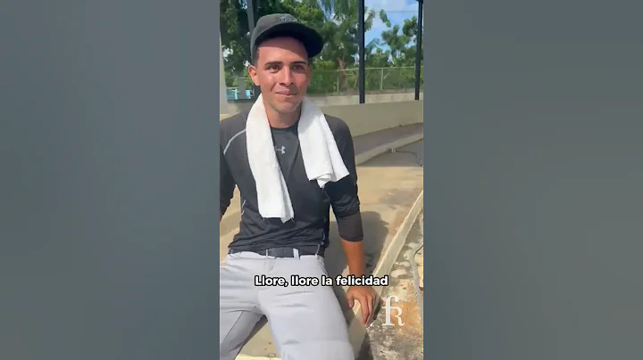 El cubano  Eccel William Correa (19) es sorprendid...