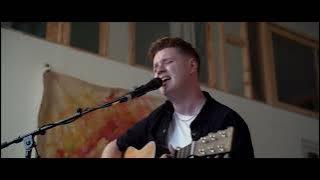Download lagu Sonny Tennet - Can't Help Falling In Love (Hackney Sessions)