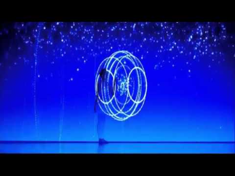 Завораживающий танец со световым шоу Завораживающий танец со световым шоу