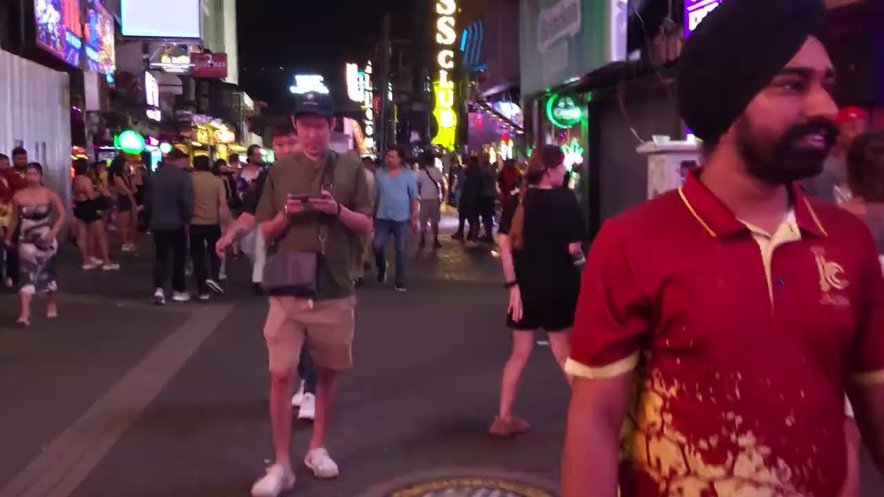 I Walked Through Thailand at Night… And I Wasn’t Ready 😳🌙