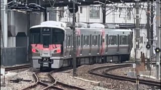 岡山駅を発車する227系「Urara」